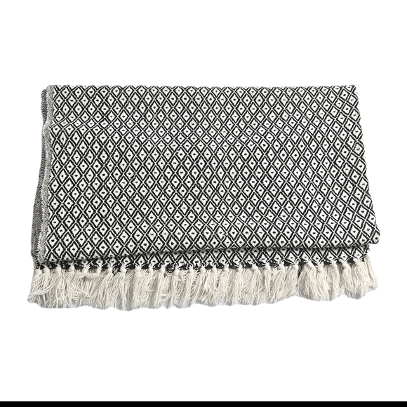 White and Black Geometric Southwest Fringed Bohemian Wrap Scarf  54 in x 44 in - Picture 11 of 12